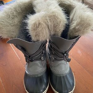 Sorel Girls Joan of Artic winter boots - size 3